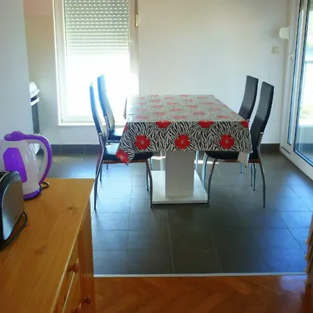 公寓 Apartman Tisno *